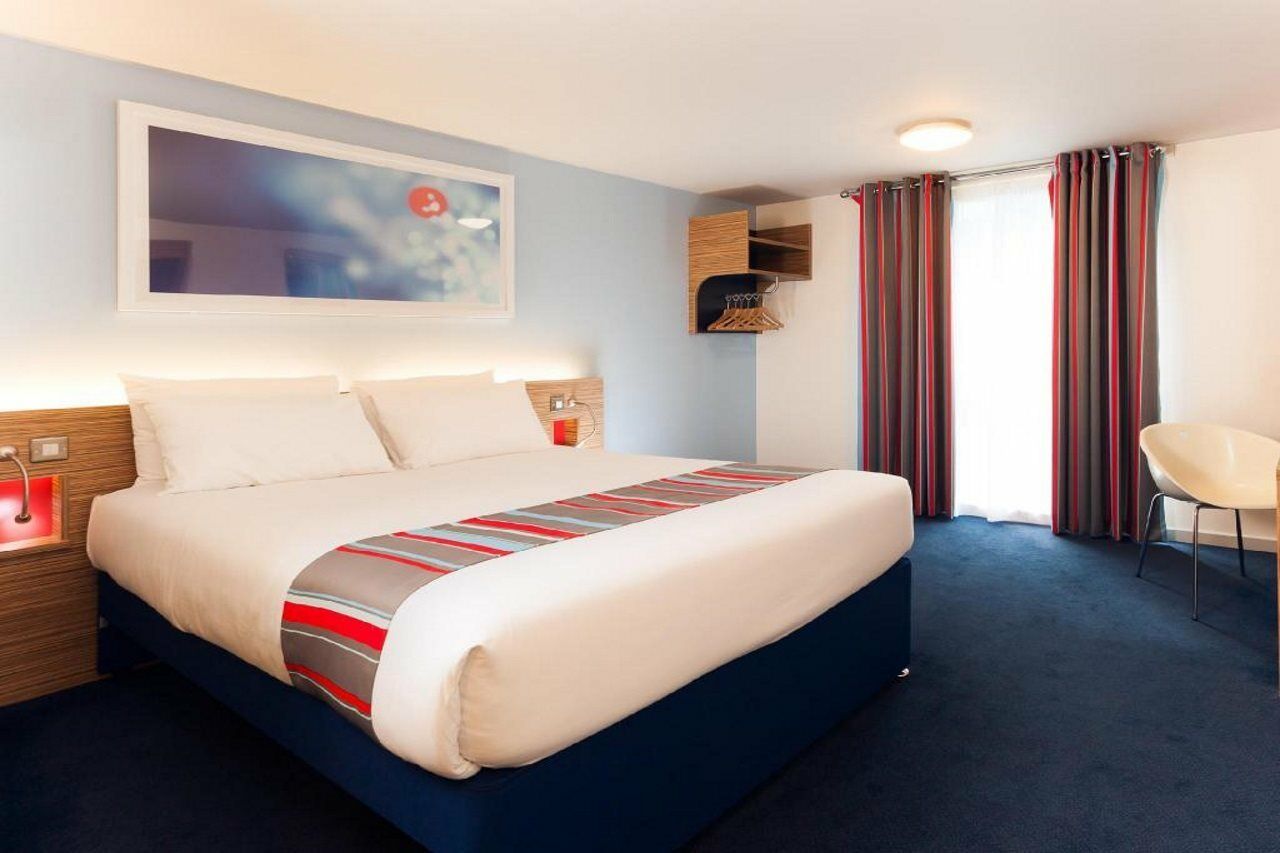 Travelodge London Teddington Eksteriør bilde